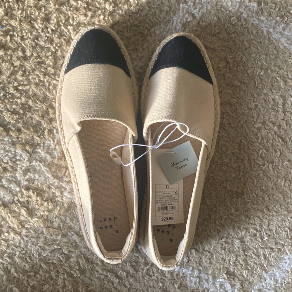 NWT Espadrille Size 7.5
